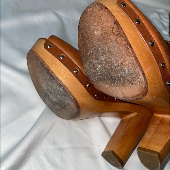 Coach Cognac Clog, Size 6 - Picture 7 of 7